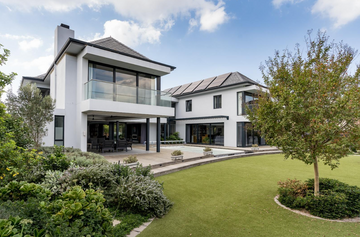 Buying Property Without a Traditional Salary: What Lenders Really Look For