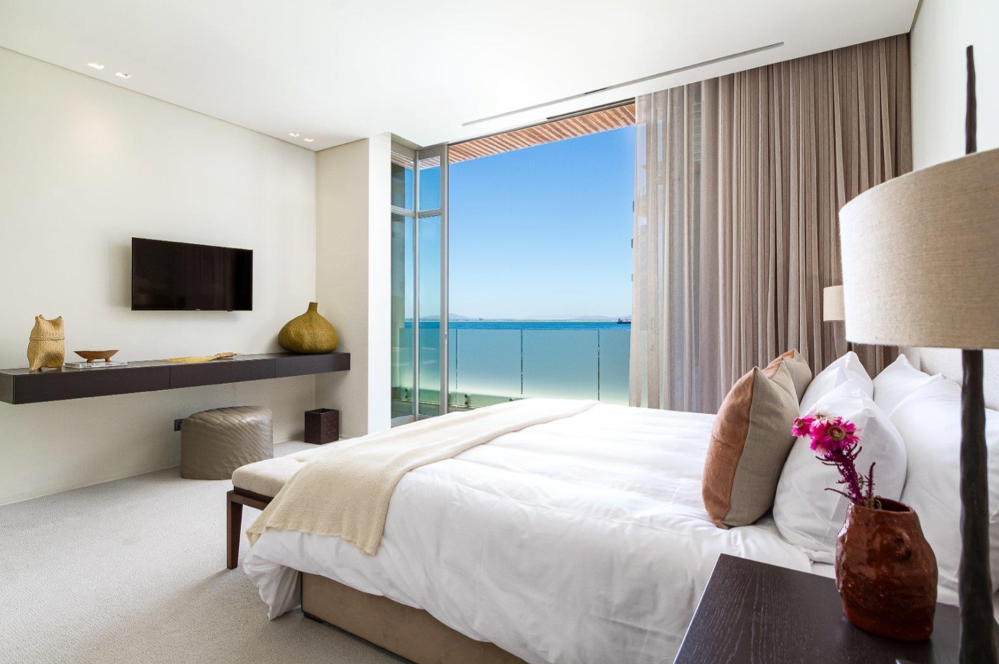 Contemporary Luxury with Scenic Vistas and Rooftop Pool