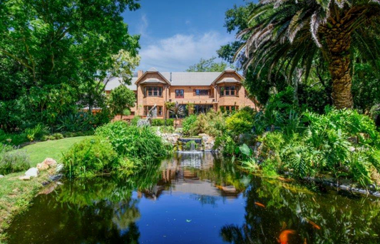 Luxury Living in Zwaanswyk – A Prestigious Constantia Home