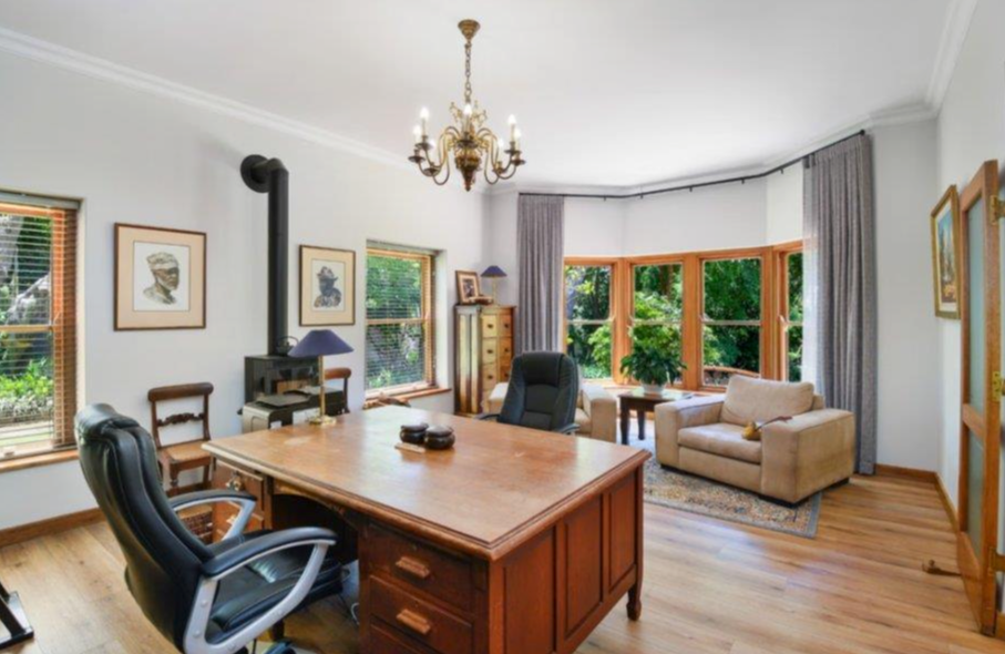 Luxury Living in Zwaanswyk – A Prestigious Constantia Home