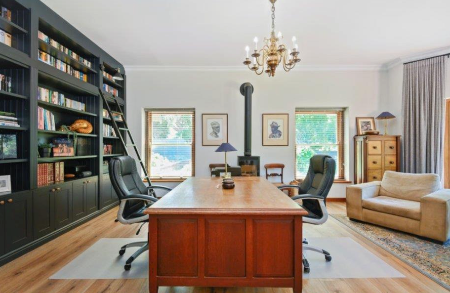 Luxury Living in Zwaanswyk – A Prestigious Constantia Home