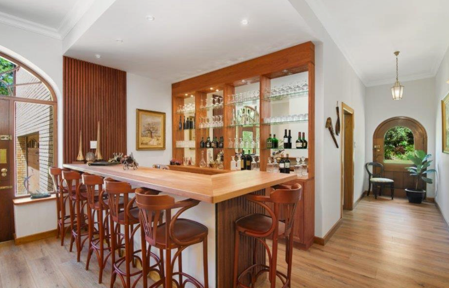 Luxury Living in Zwaanswyk – A Prestigious Constantia Home