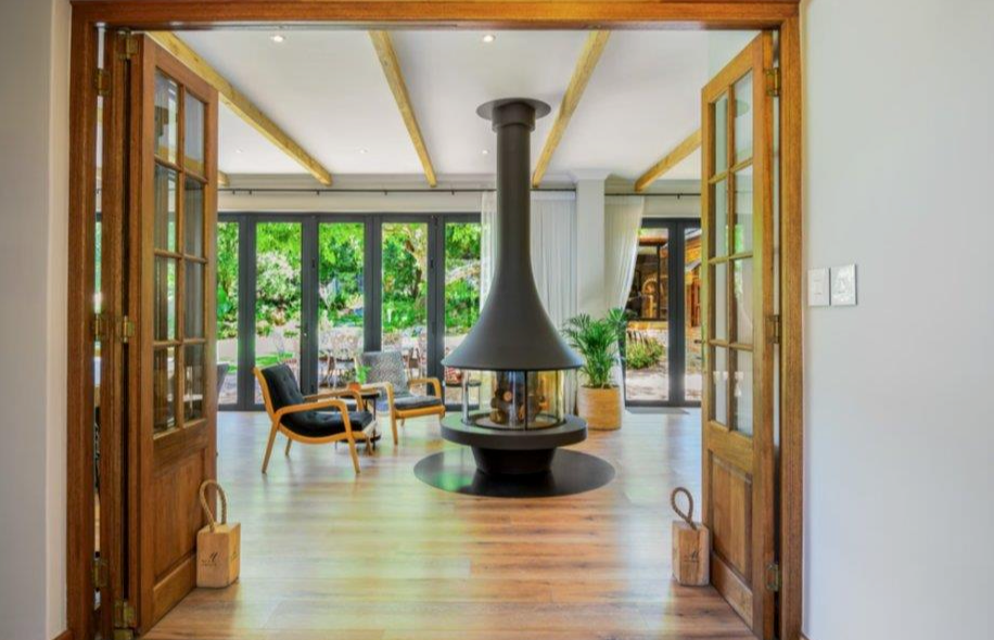 Luxury Living in Zwaanswyk – A Prestigious Constantia Home