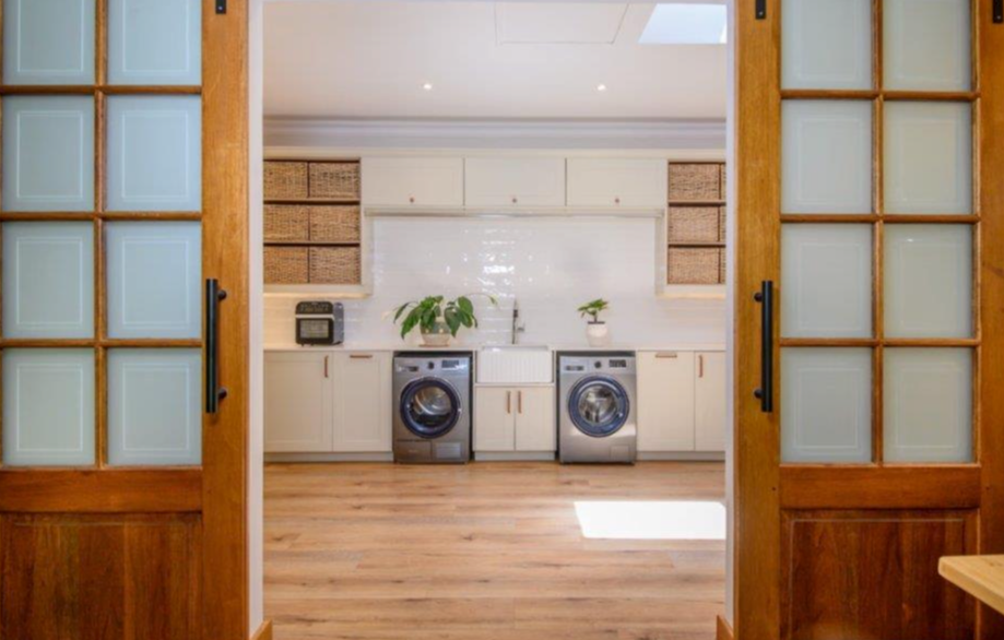 Luxury Living in Zwaanswyk – A Prestigious Constantia Home