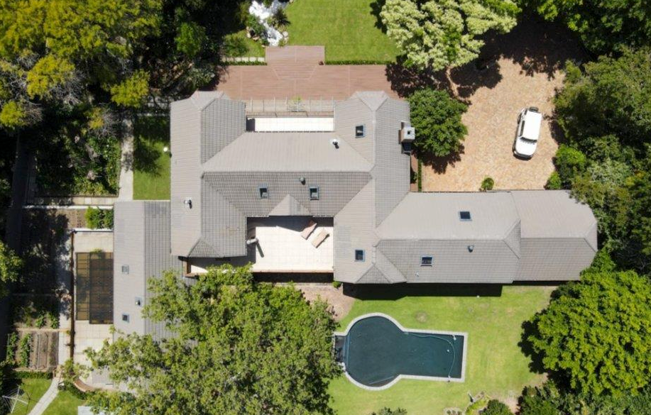 Luxury Living in Zwaanswyk – A Prestigious Constantia Home