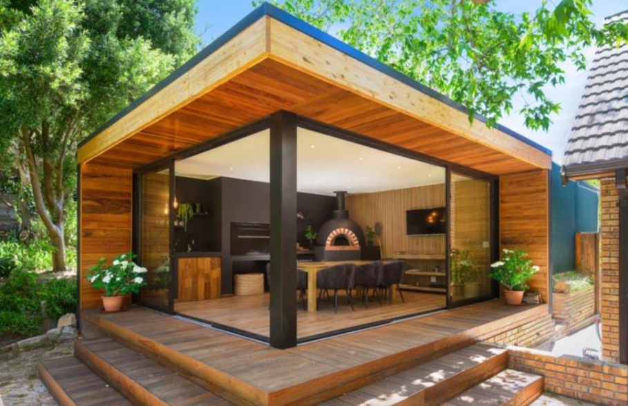 Luxury Living in Zwaanswyk – A Prestigious Constantia Home