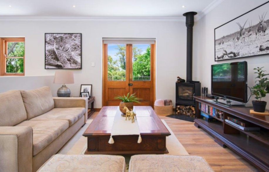 Luxury Living in Zwaanswyk – A Prestigious Constantia Home