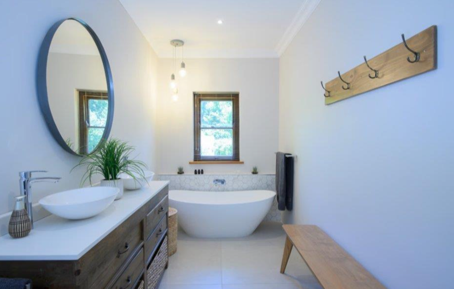 Luxury Living in Zwaanswyk – A Prestigious Constantia Home