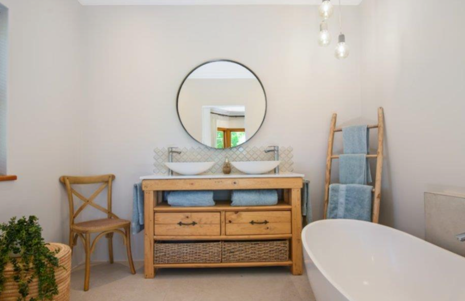 Luxury Living in Zwaanswyk – A Prestigious Constantia Home