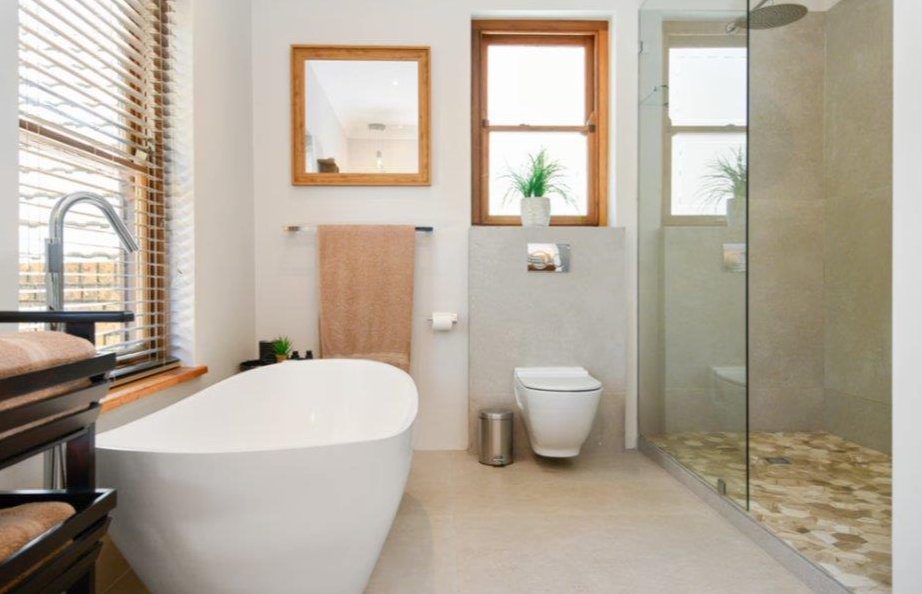 Luxury Living in Zwaanswyk – A Prestigious Constantia Home