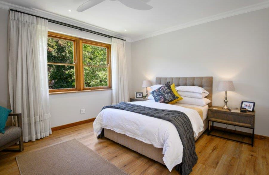 Luxury Living in Zwaanswyk – A Prestigious Constantia Home