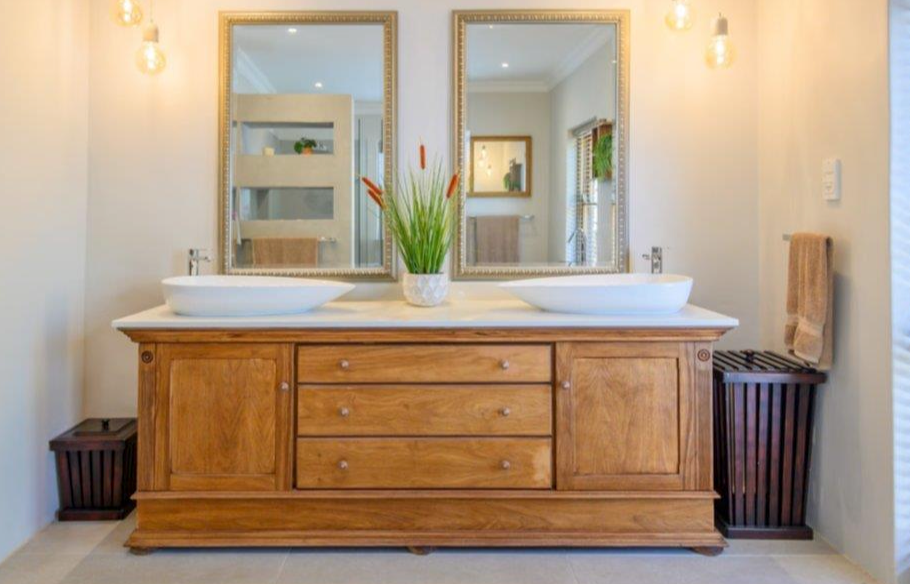 Luxury Living in Zwaanswyk – A Prestigious Constantia Home