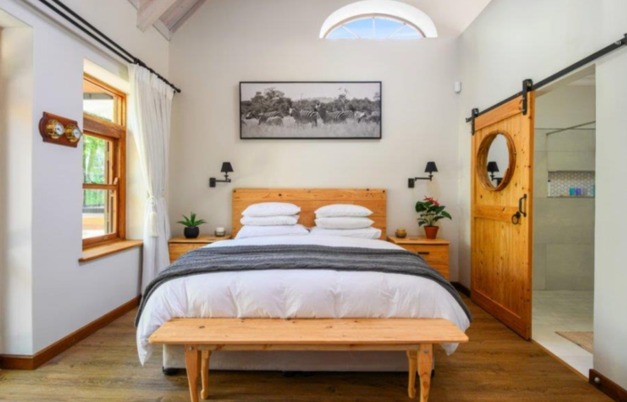 Luxury Living in Zwaanswyk – A Prestigious Constantia Home