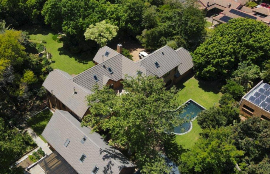 Luxury Living in Zwaanswyk – A Prestigious Constantia Home