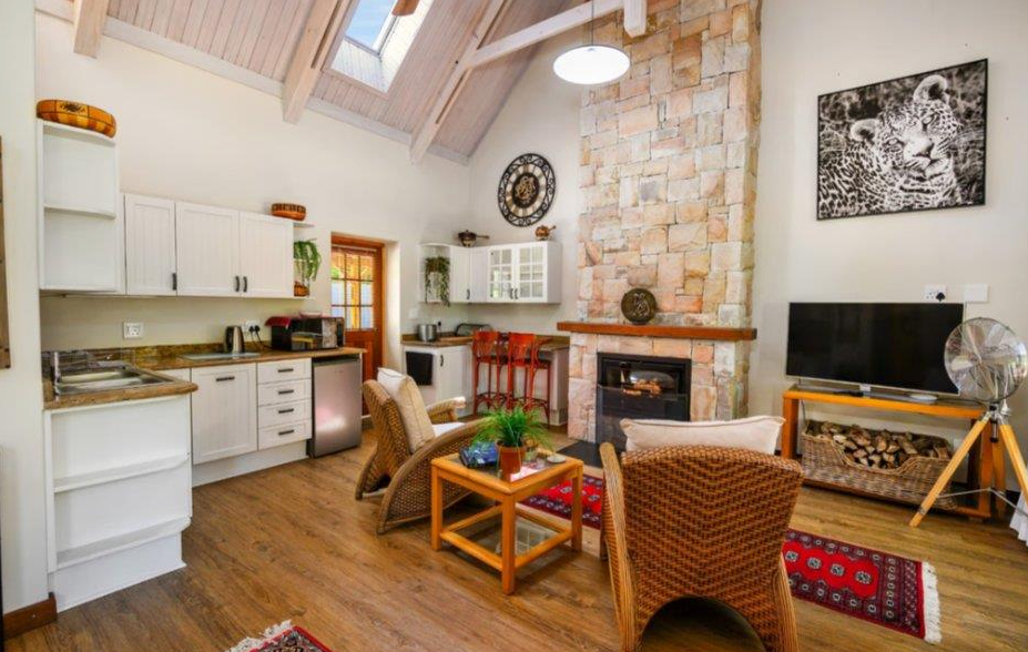 Luxury Living in Zwaanswyk – A Prestigious Constantia Home