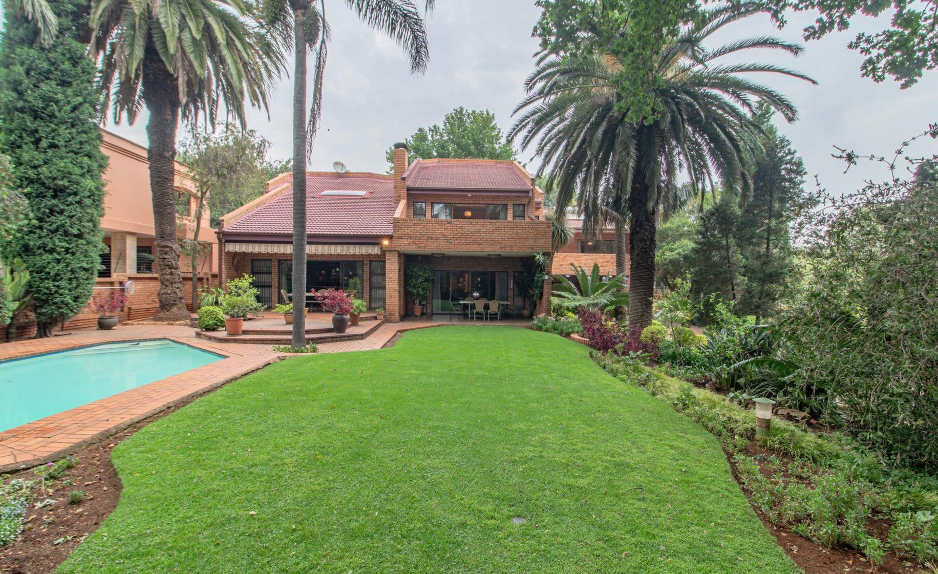 4 Bedroom Family Home in Secure Boomed Area in Bedfordview