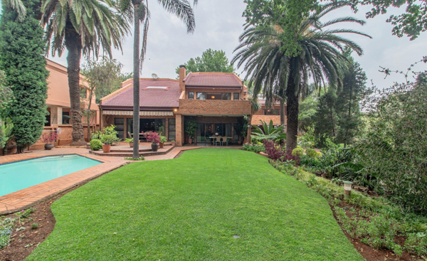 4 Bedroom Family Home in Secure Boomed Area in Bedfordview