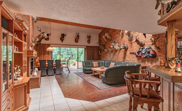 4 Bedroom Family Home in Secure Boomed Area in Bedfordview