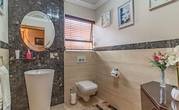 4 Bedroom Family Home in Secure Boomed Area in Bedfordview