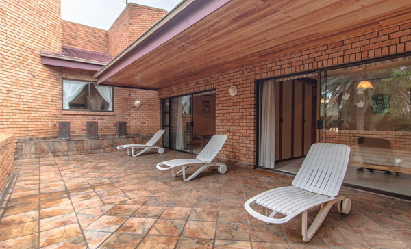 4 Bedroom Family Home in Secure Boomed Area in Bedfordview