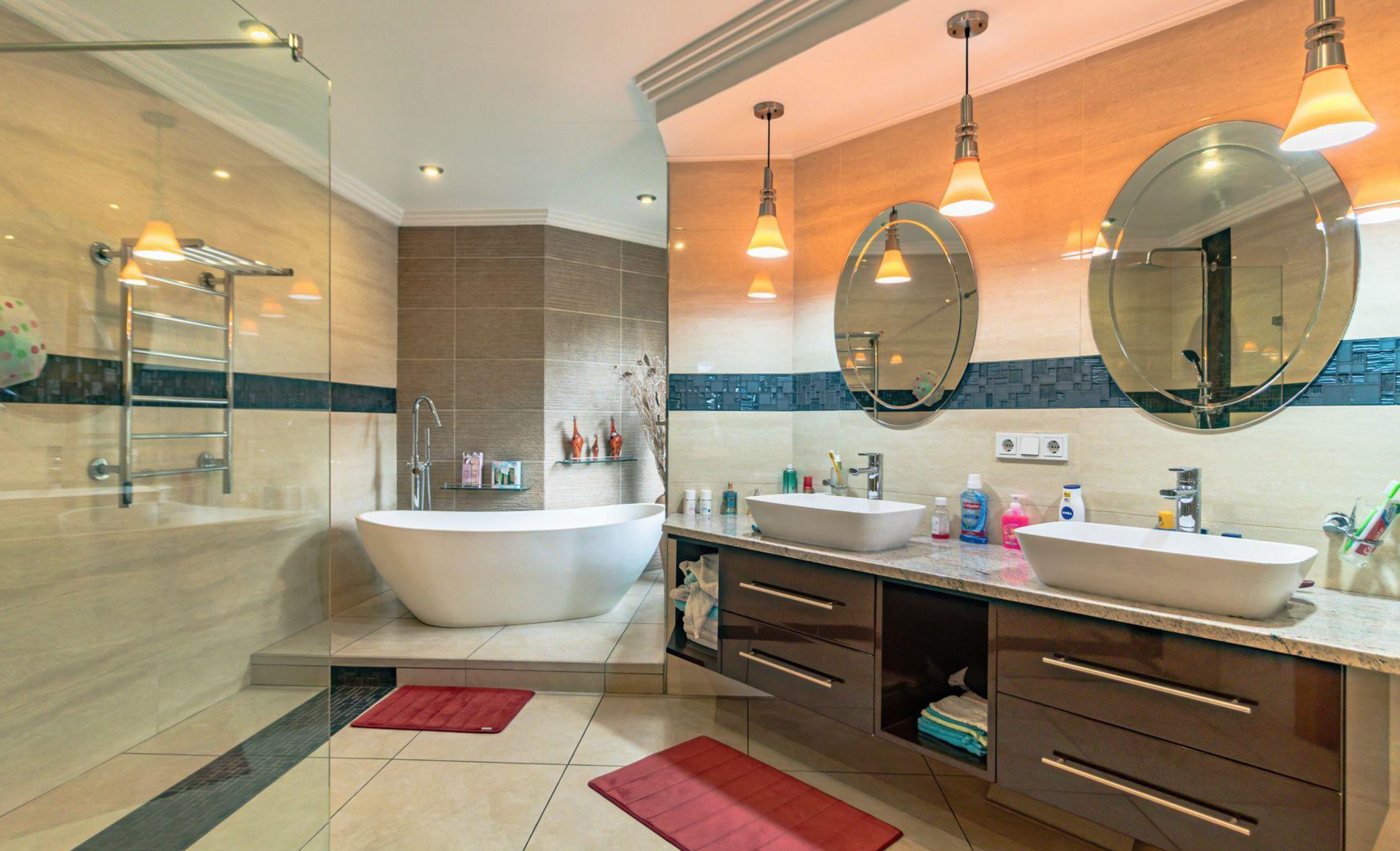 4 Bedroom Family Home in Secure Boomed Area in Bedfordview