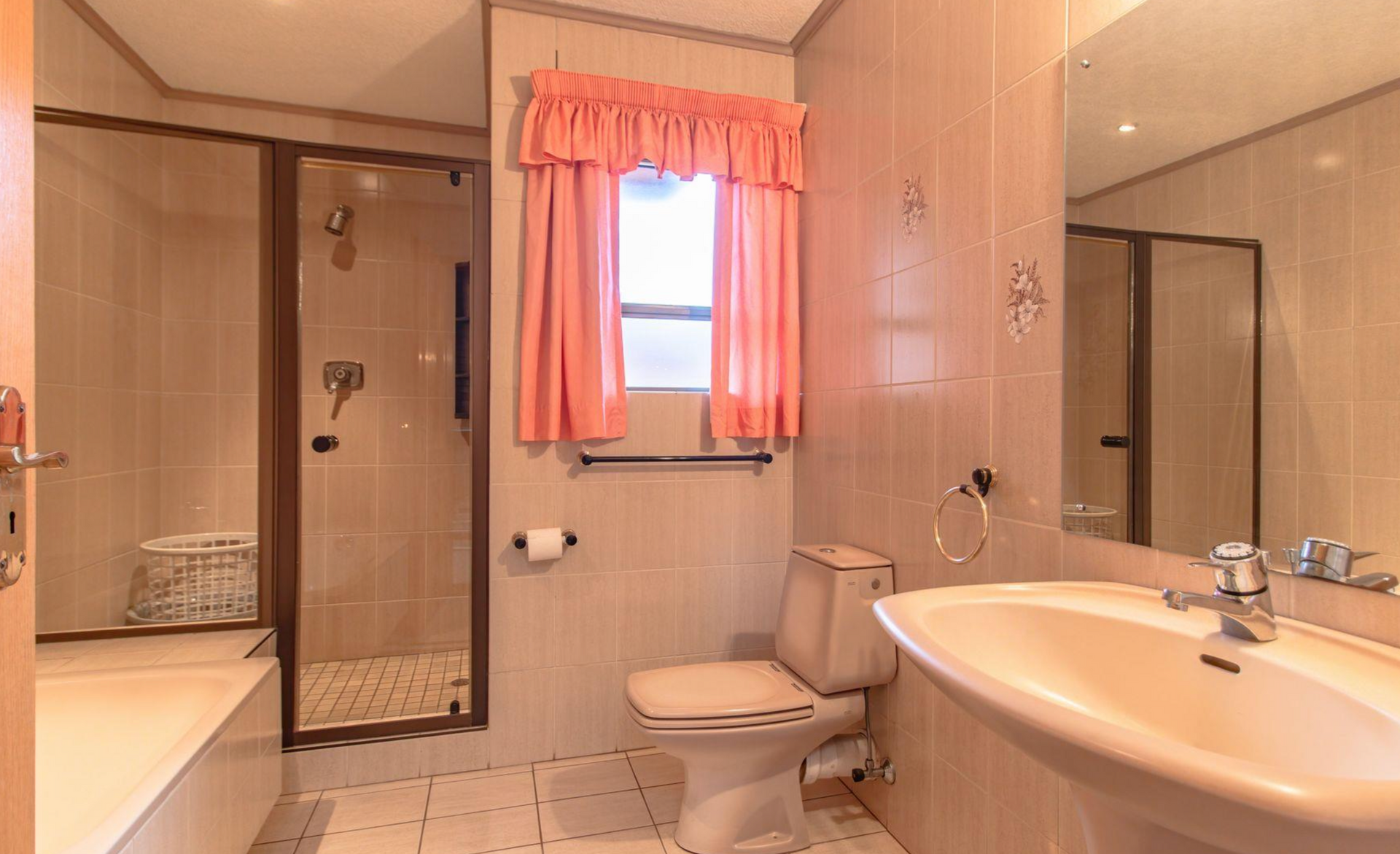 4 Bedroom Family Home in Secure Boomed Area in Bedfordview