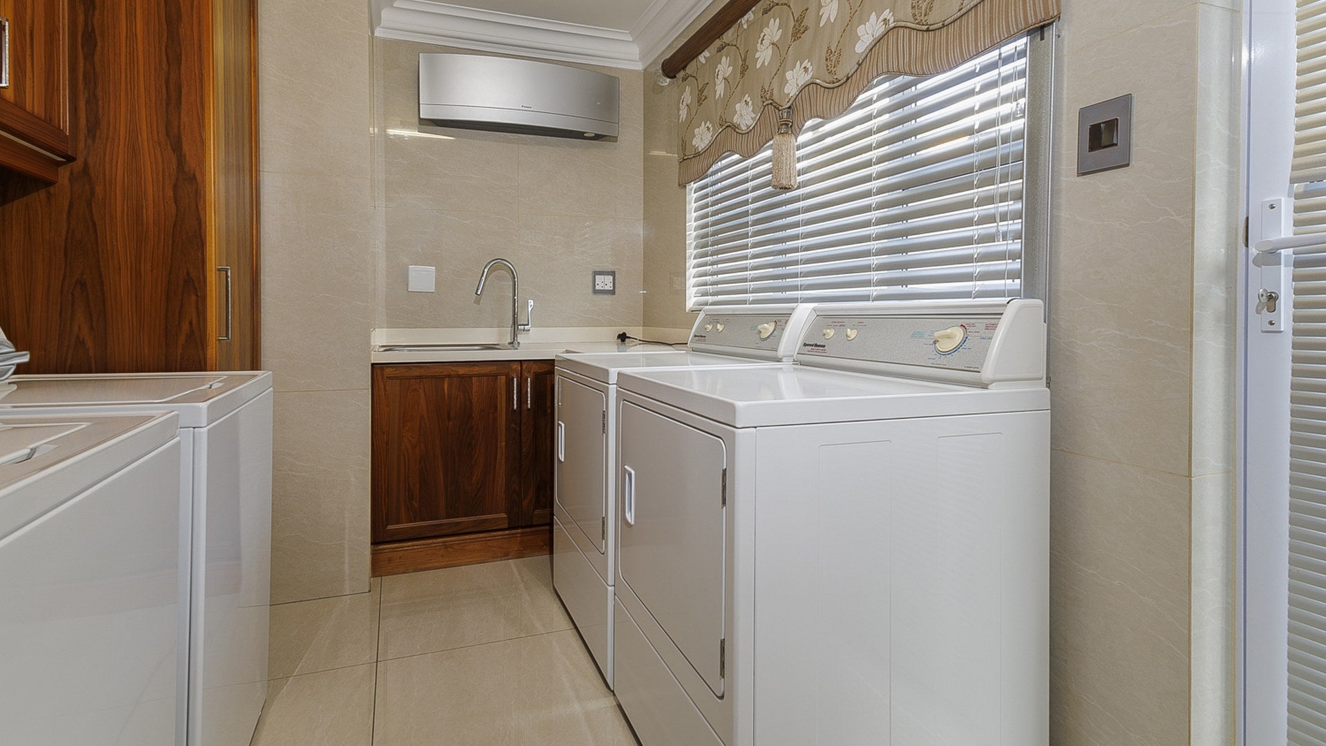Property 1761627 - Image 43