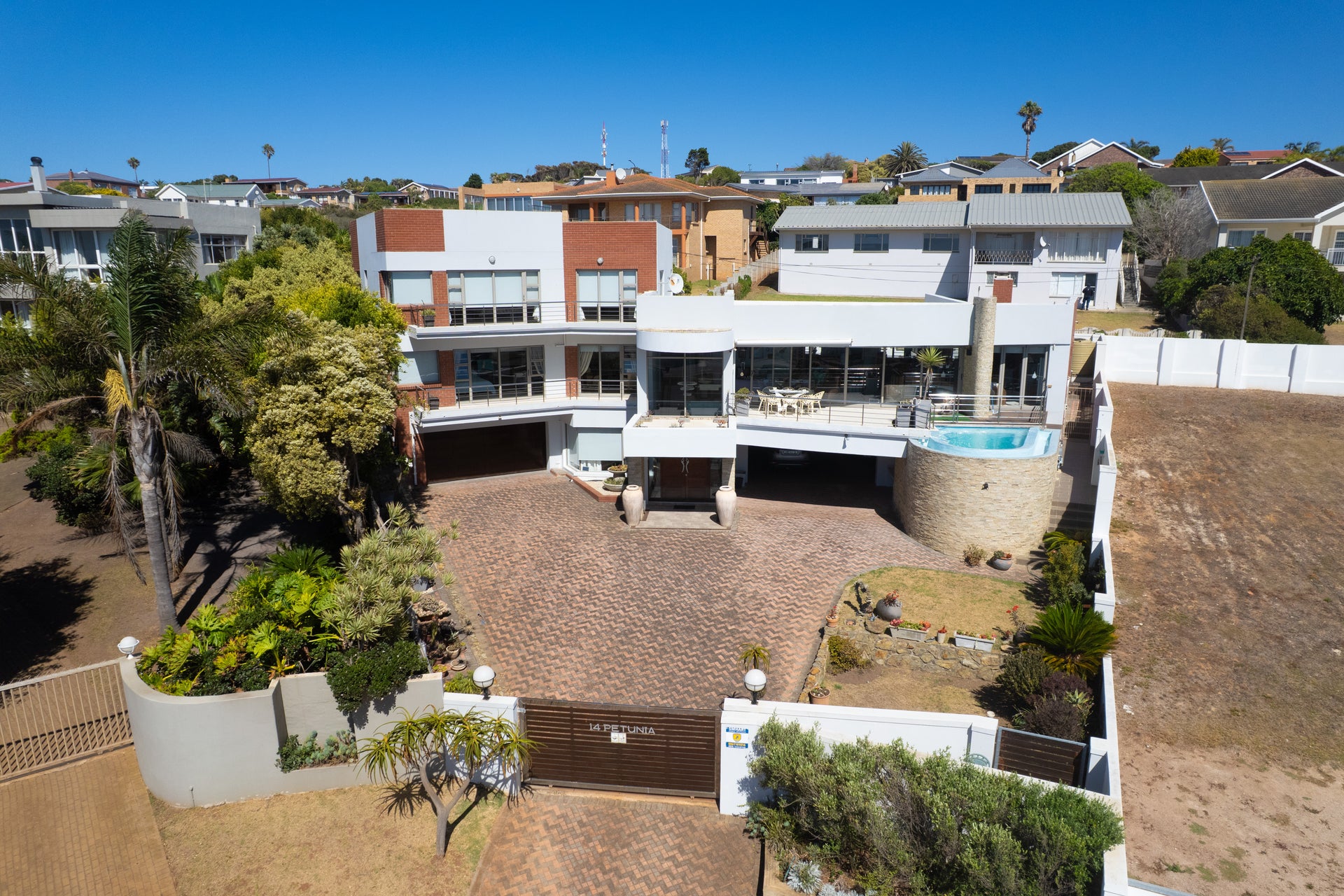 Property 2342460 - Image 1