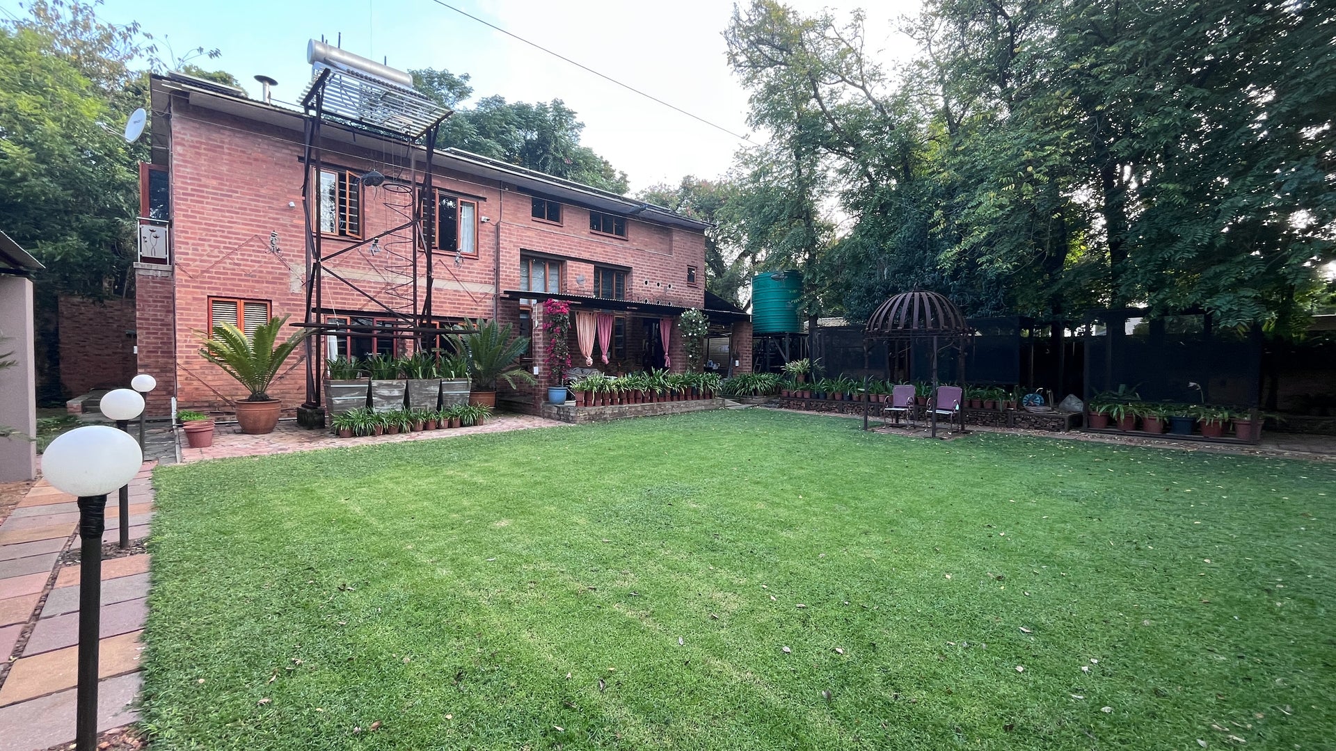 Property 680000 - Image 2